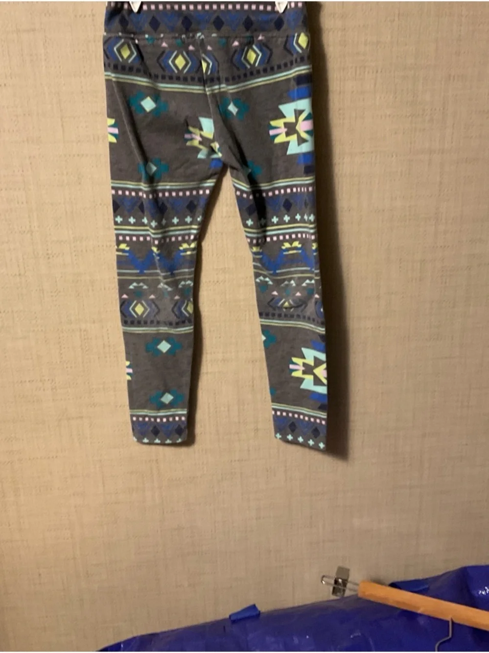 Girls' Gray Aztec Print Stretch Leggings with Teal Accents